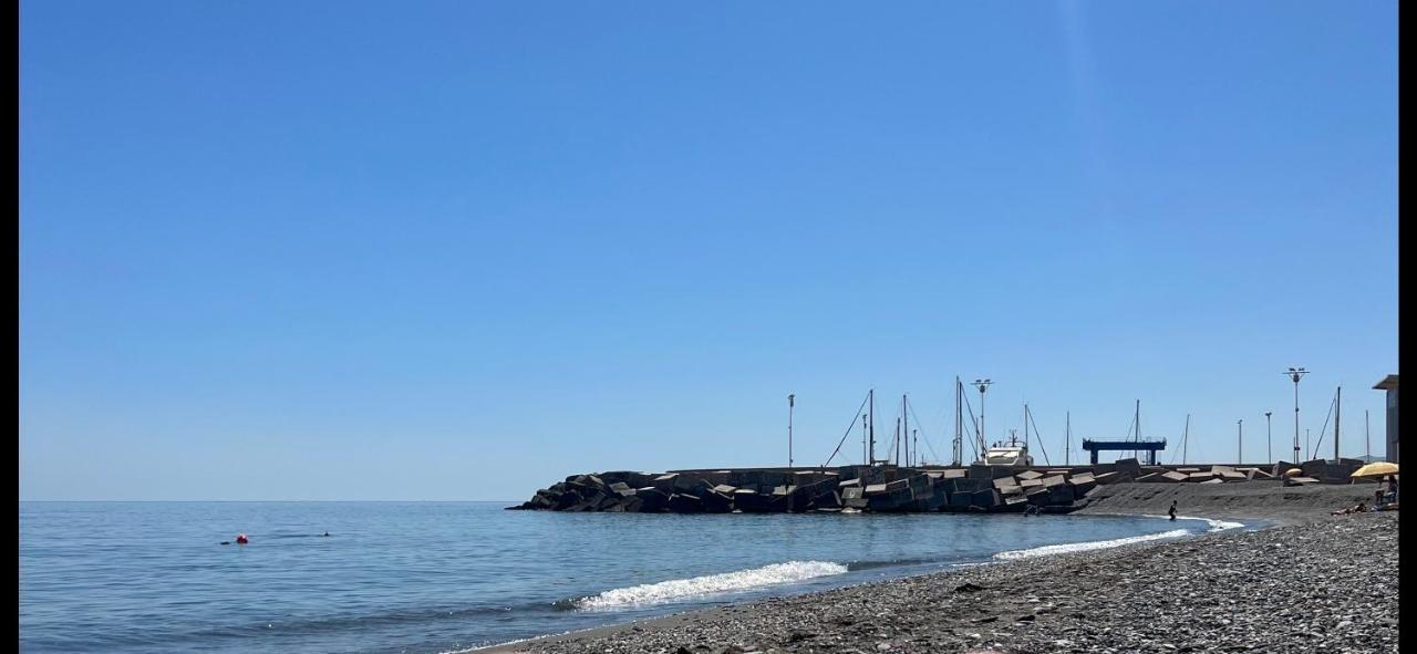 Apartamentos La Caleta Caleta De Velez Kültér fotó